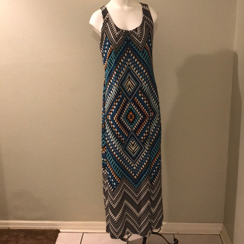 🌸🌸Slenderizing maxi dress🌸🌸Cute back